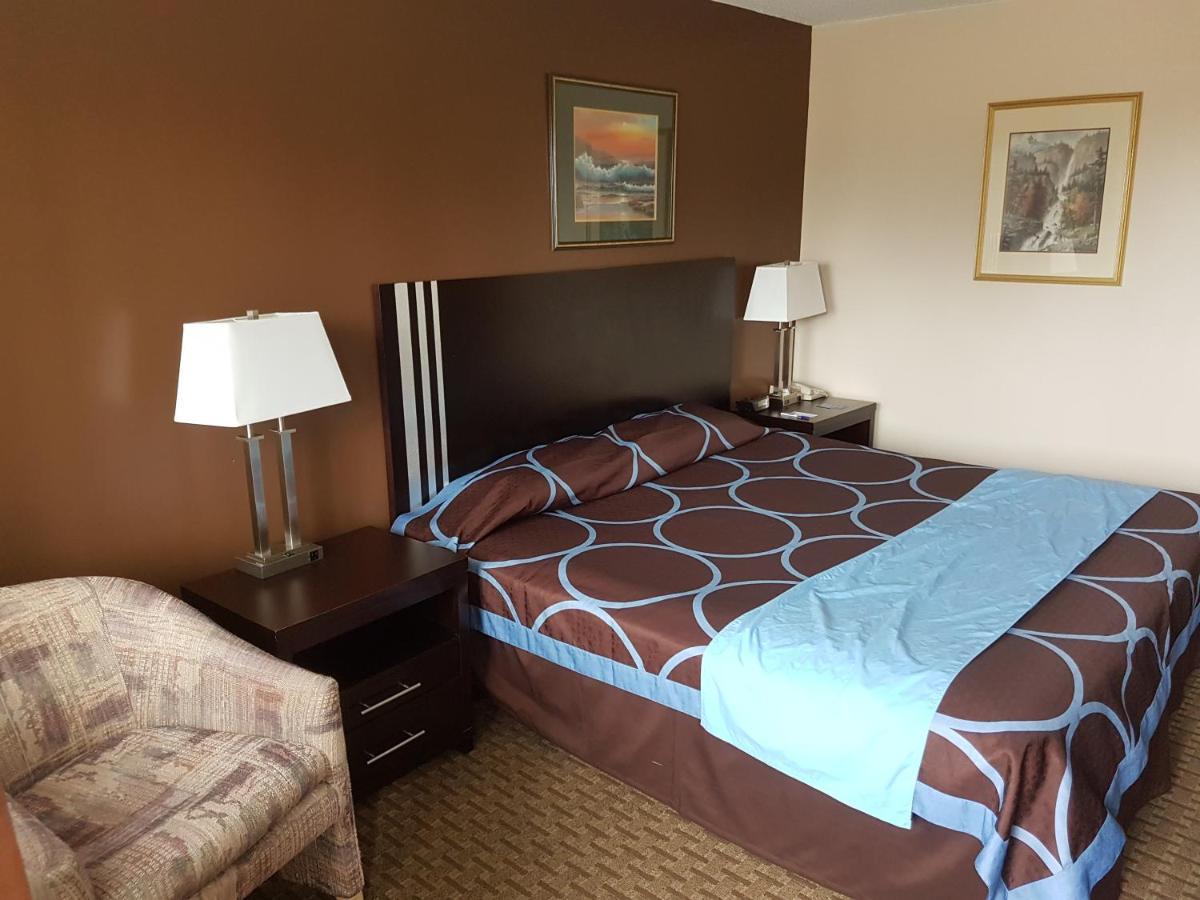 Ba Hotel Ред Диър Екстериор снимка