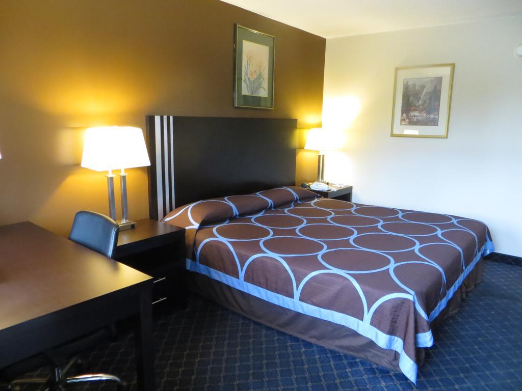 Ba Hotel Ред Диър Екстериор снимка