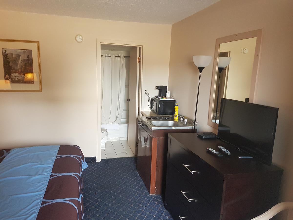 Ba Hotel Ред Диър Екстериор снимка