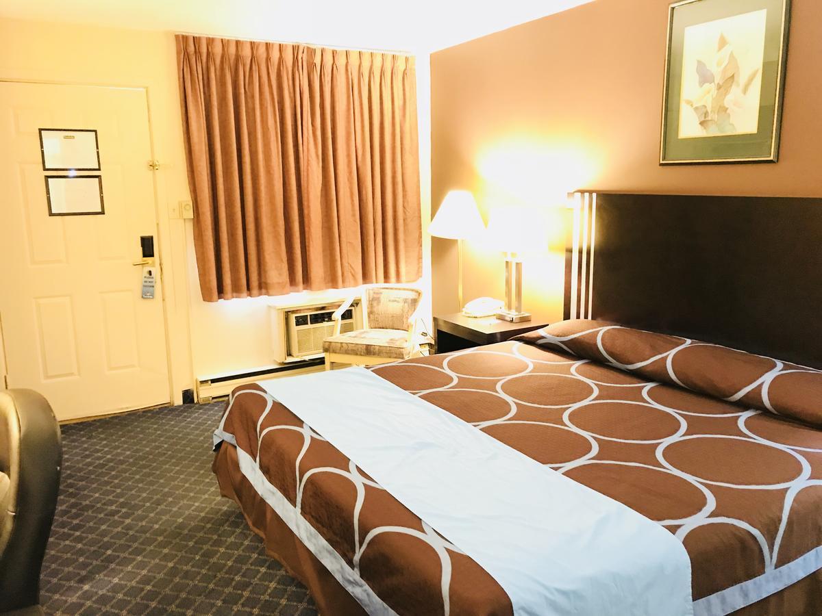 Ba Hotel Ред Диър Екстериор снимка