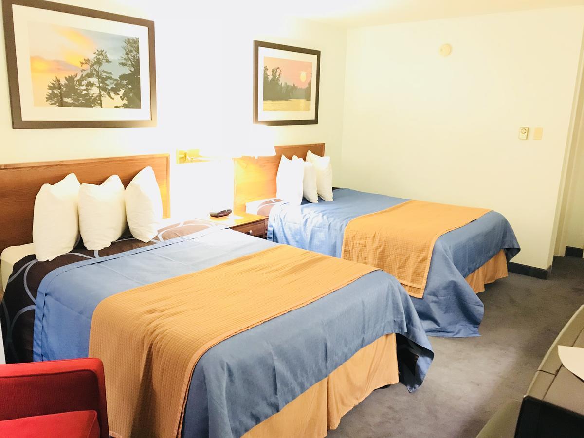 Ba Hotel Ред Диър Екстериор снимка