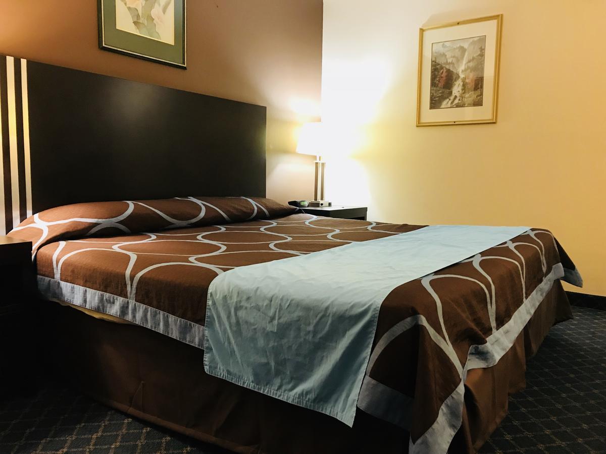 Ba Hotel Ред Диър Екстериор снимка
