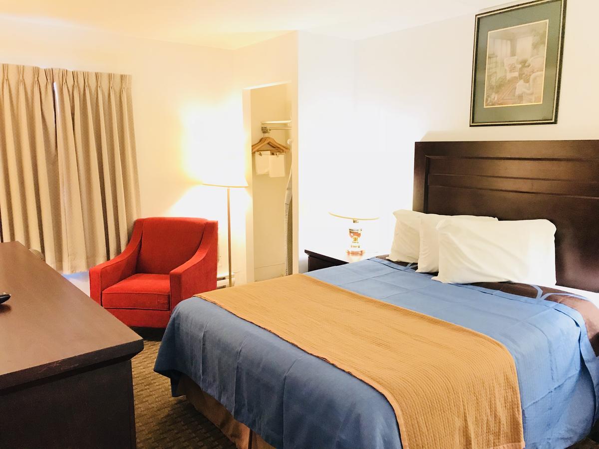 Ba Hotel Ред Диър Екстериор снимка