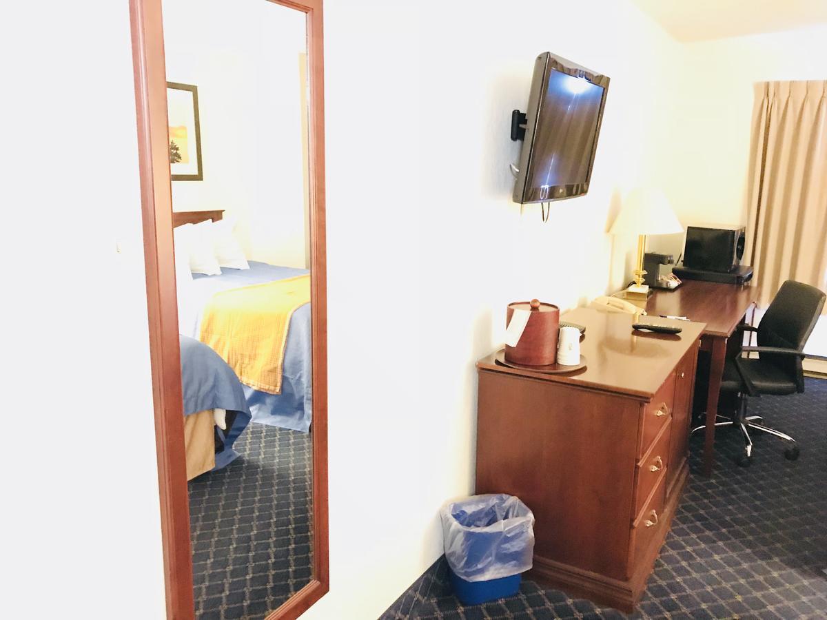 Ba Hotel Ред Диър Екстериор снимка