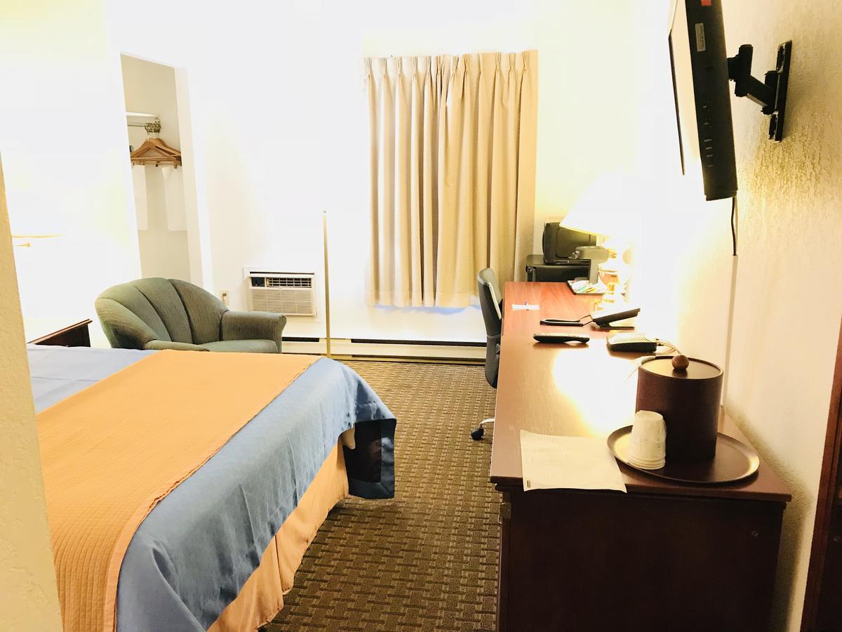 Ba Hotel Ред Диър Екстериор снимка