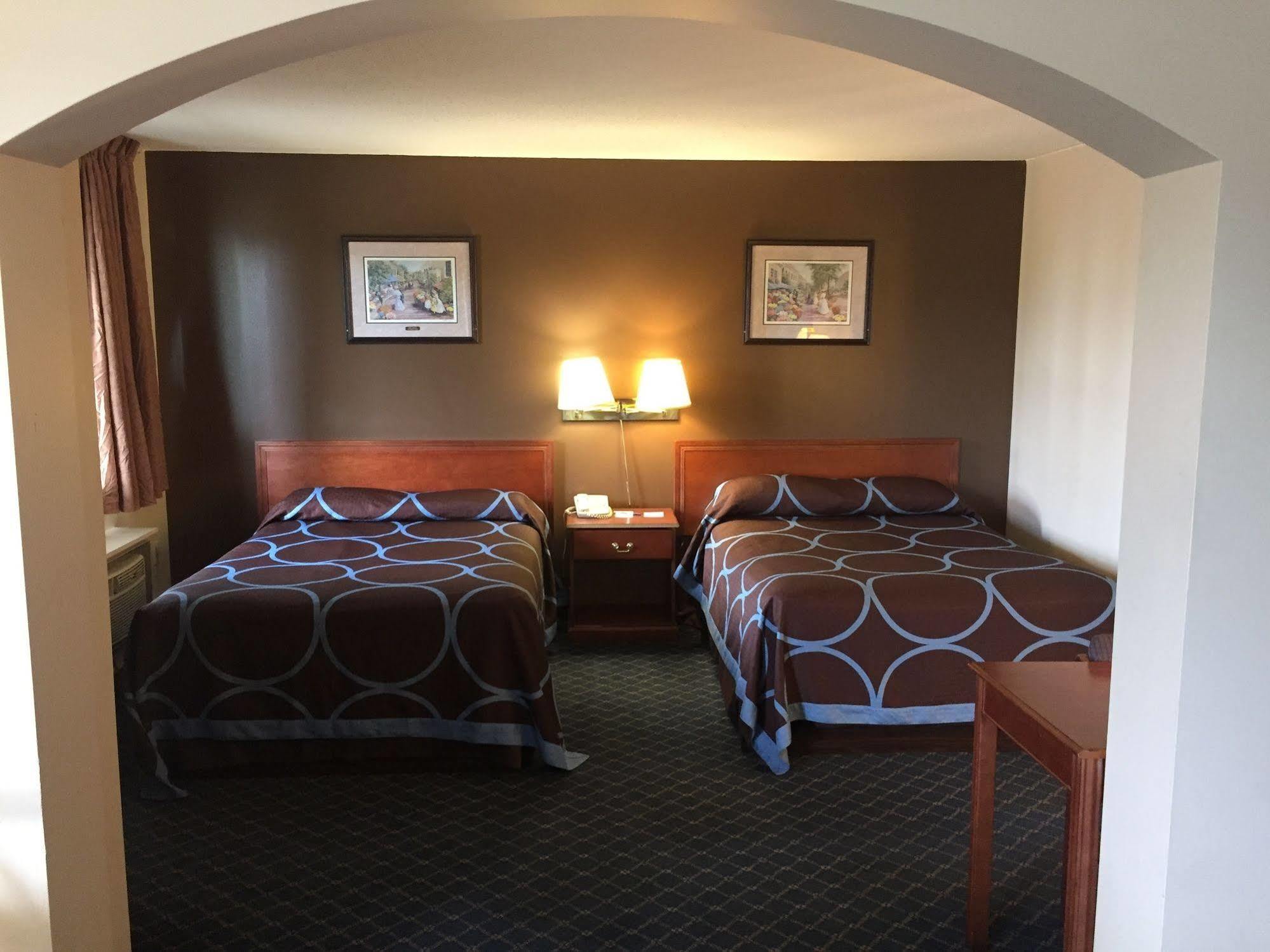 Ba Hotel Ред Диър Екстериор снимка