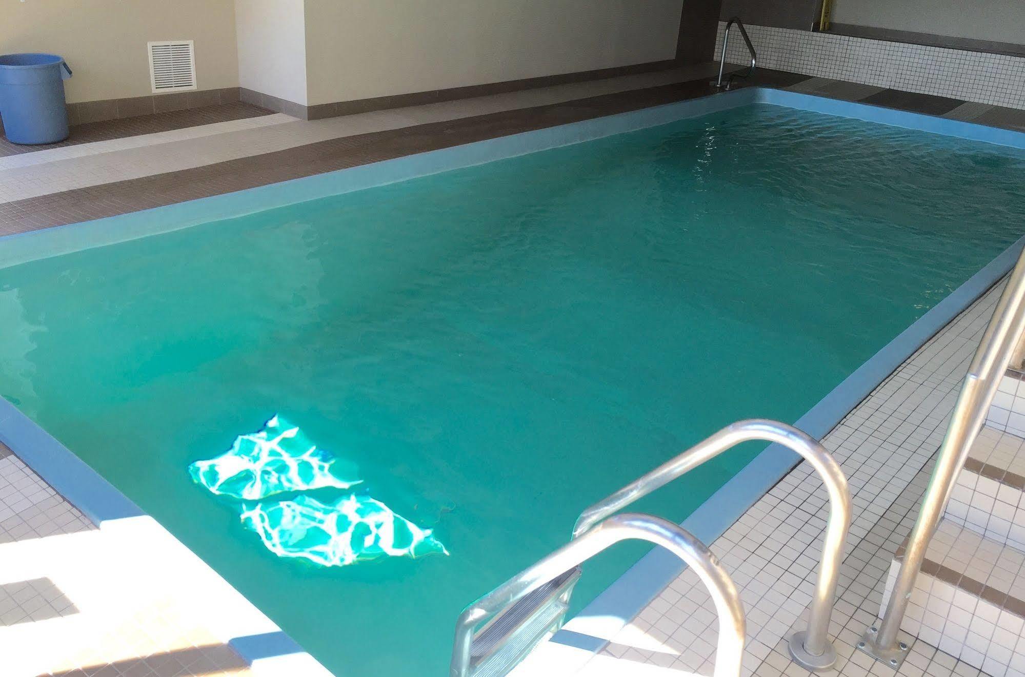 Ba Hotel Ред Диър Екстериор снимка