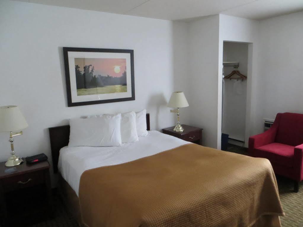 Ba Hotel Ред Диър Екстериор снимка