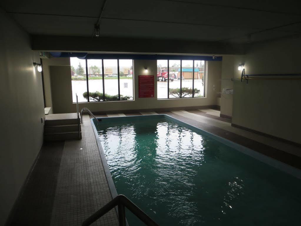 Ba Hotel Ред Диър Екстериор снимка